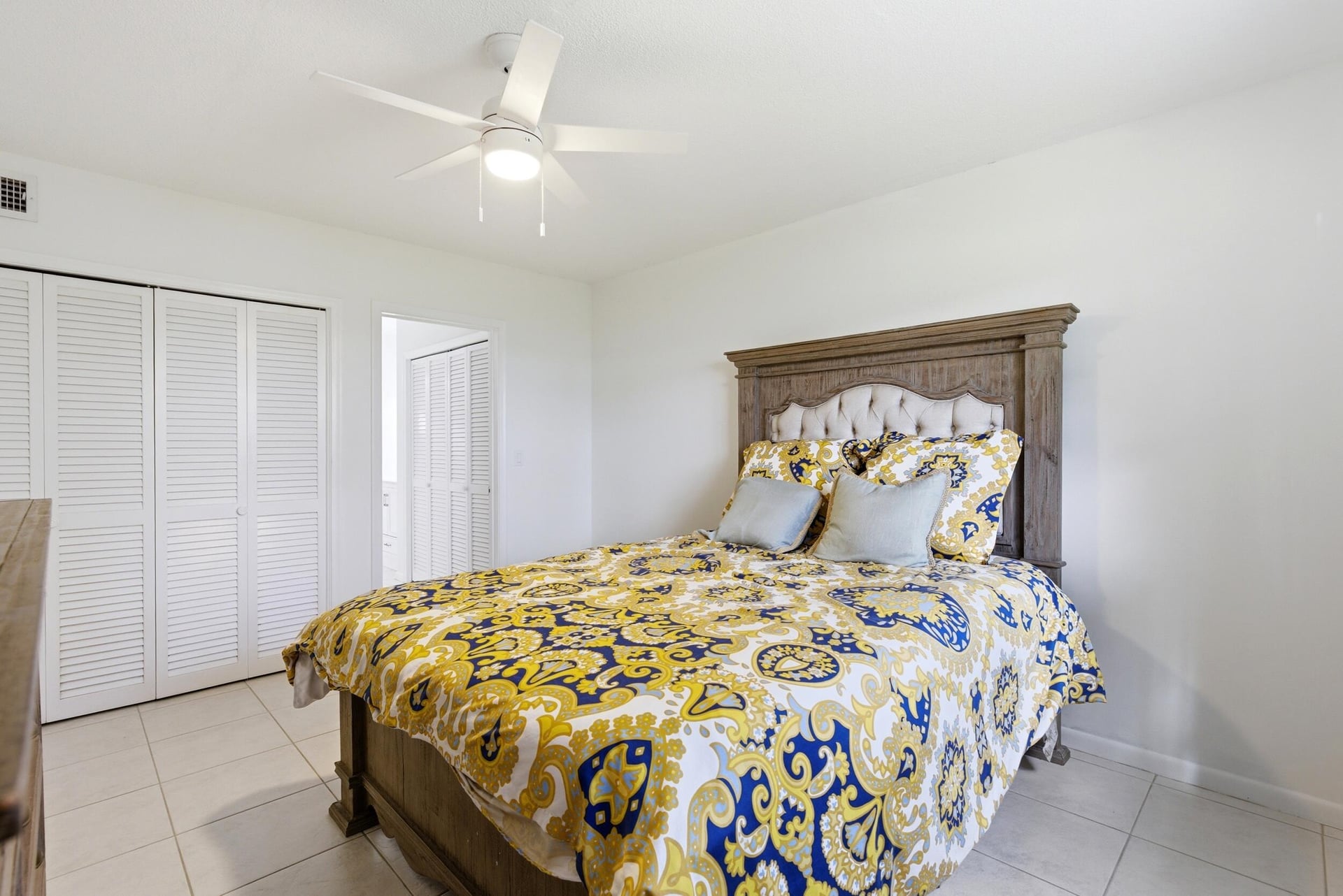 Unit 104 photo 15