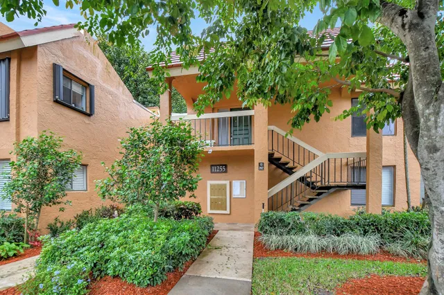 Unit 202 photo 4