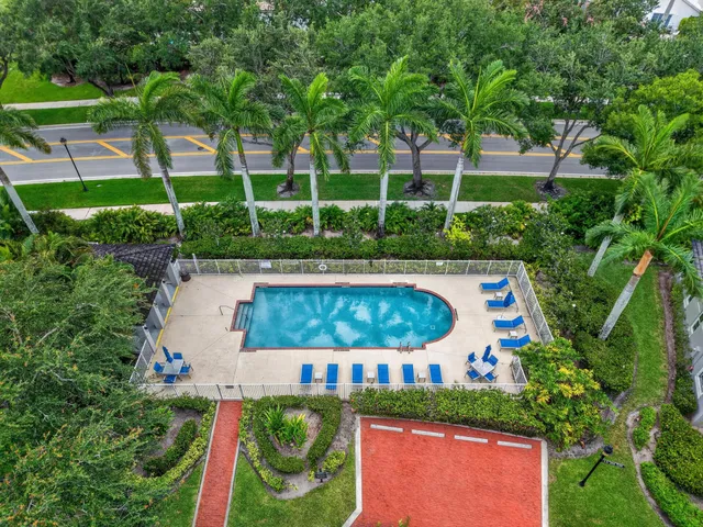 Woodfield Country Club Residence photo 80