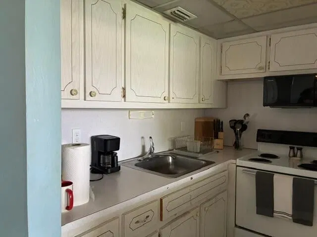 Unit 202 photo 11