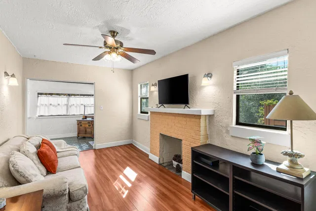 Residence photo 3