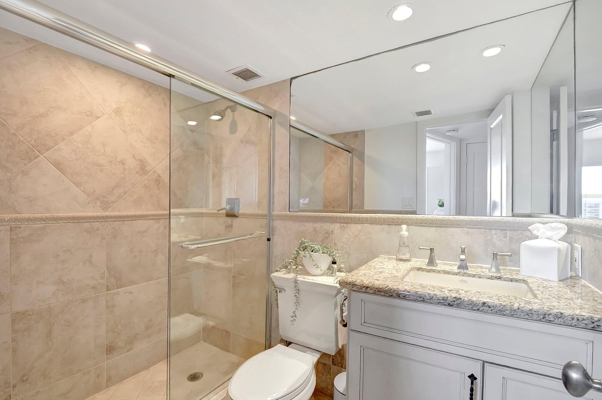 Unit D506 photo 14