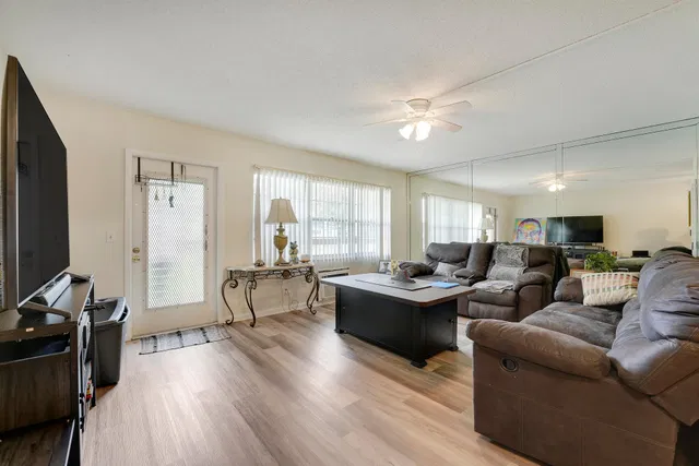 Residence photo 2