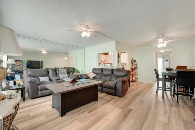 Residence photo 3