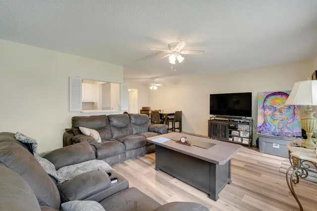 Residence photo 4