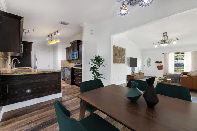 Residence photo 3