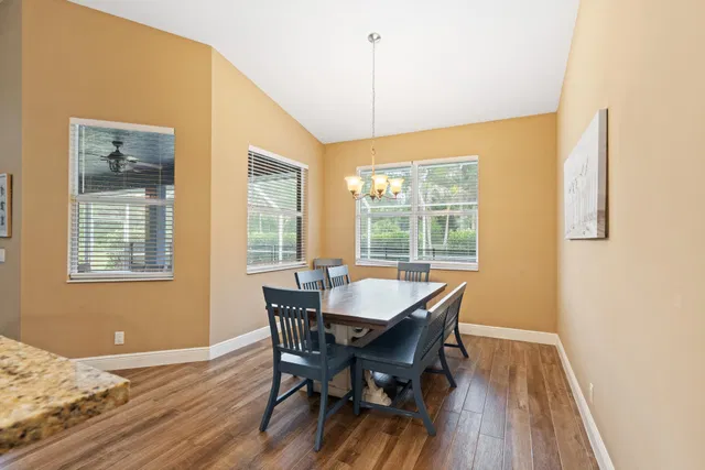Residence photo 12