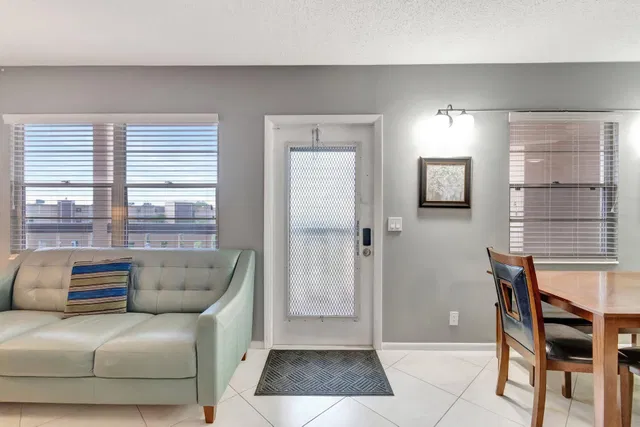 Residence photo 6