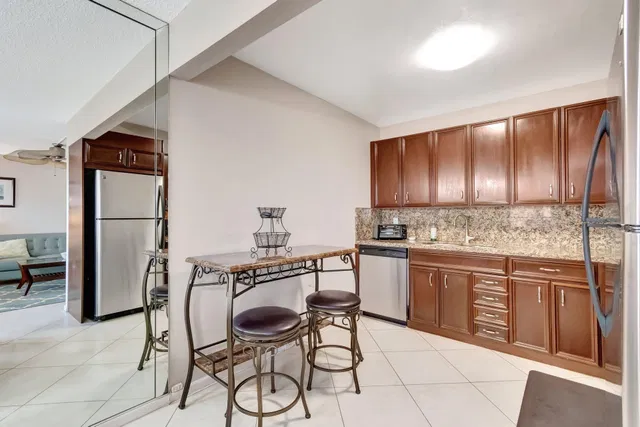 Residence photo 12