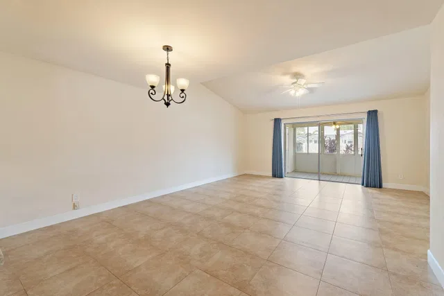 Residence photo 8