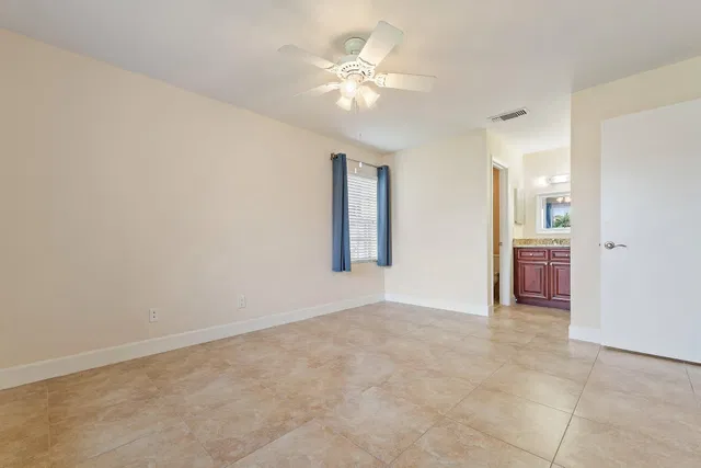 Residence photo 12