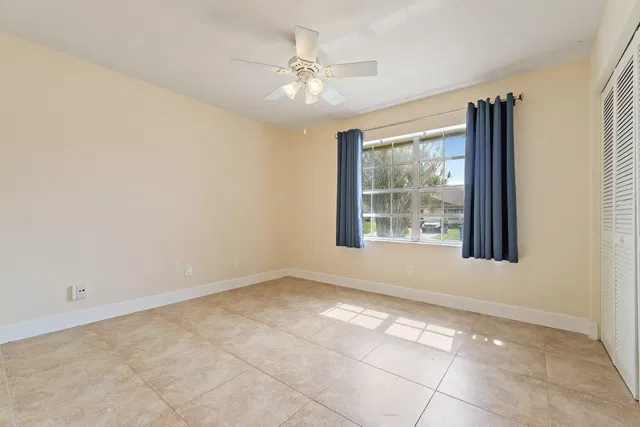 Residence photo 17