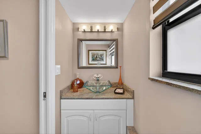 Unit 506 photo 5