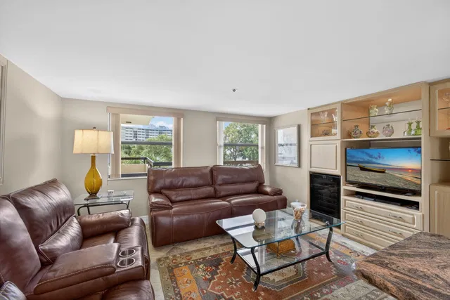 Unit 506 photo 6