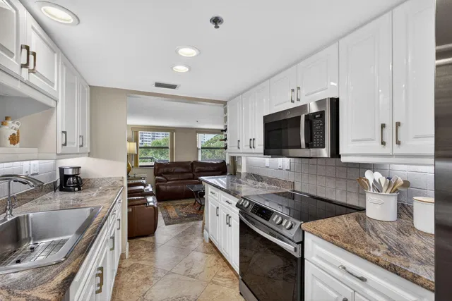 Unit 506 photo 12