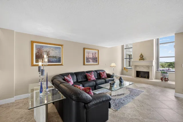 Unit 506 photo 20