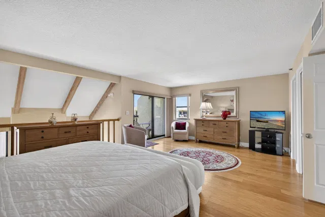 Unit 506 photo 33