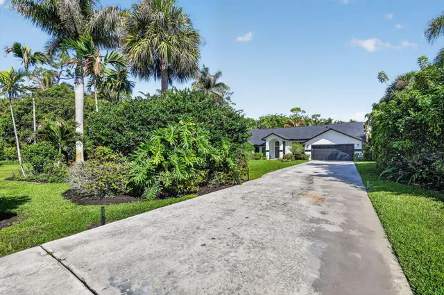 Pinewood Residence photo 4