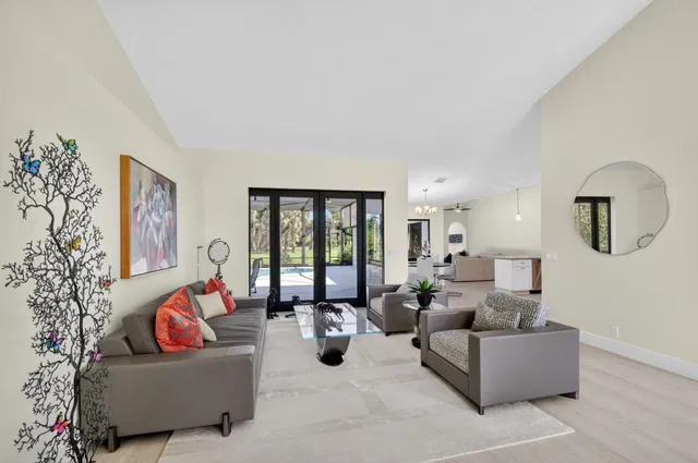 Pinewood Residence photo 8