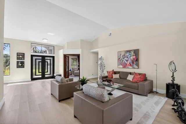 Pinewood Residence photo 9