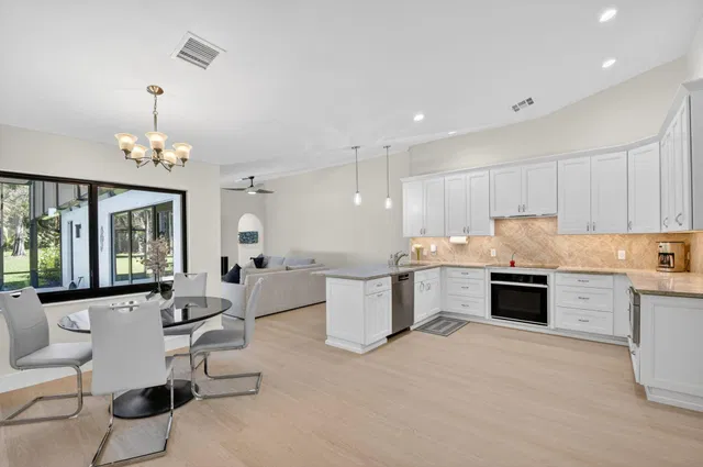 Pinewood Residence photo 13