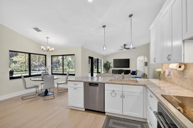 Pinewood Residence photo 17