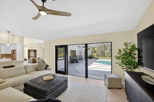 Pinewood Residence photo 20