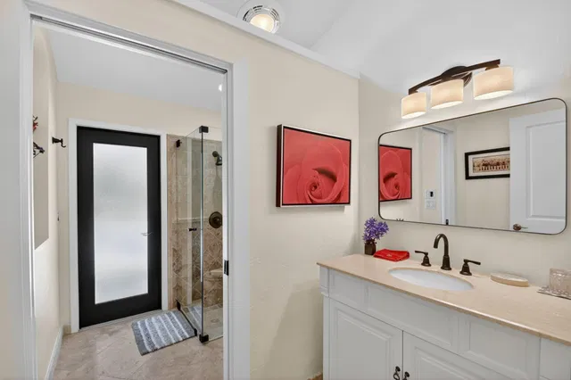 Pinewood Residence photo 39