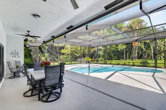 Pinewood Residence photo 48