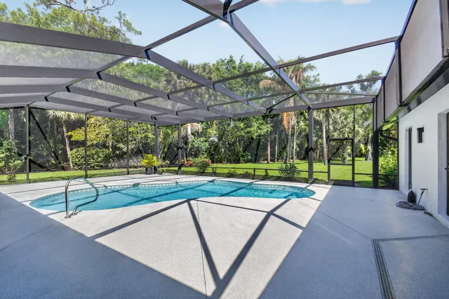 Pinewood Residence photo 50