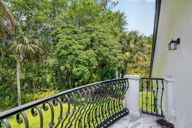 Pinewood Residence photo 60