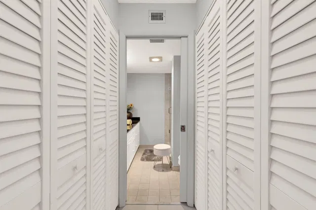 Unit 8-106 photo 29