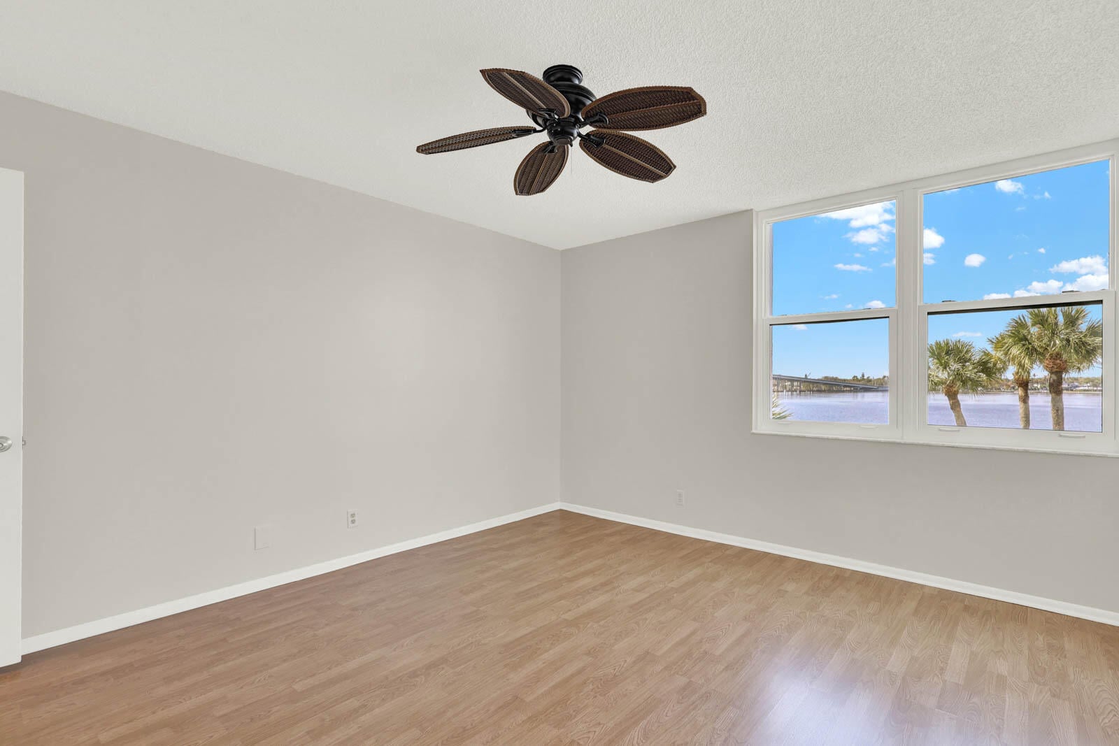  Unit 13-301 photo 25