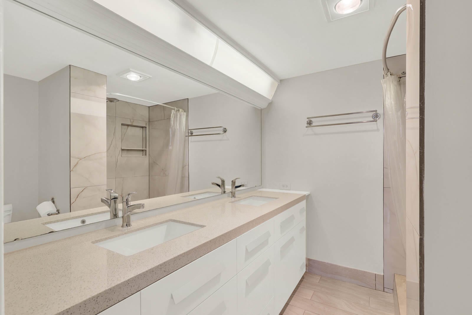  Unit 13-301 photo 28