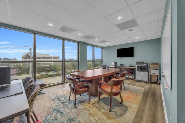  Residence photo 17