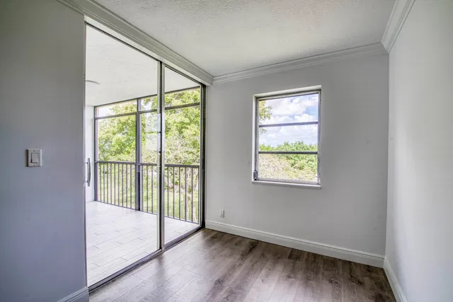 Unit 406 photo 6