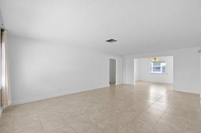 Residence photo 4