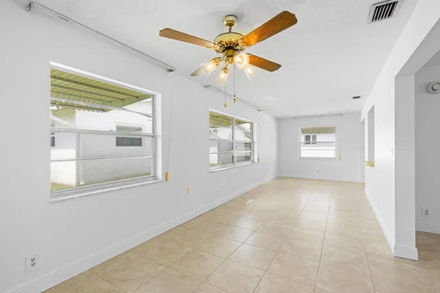 Residence photo 11