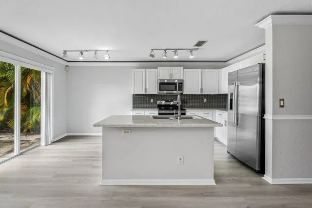 Residence photo 8