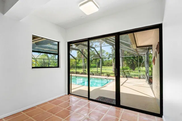 Residence photo 17
