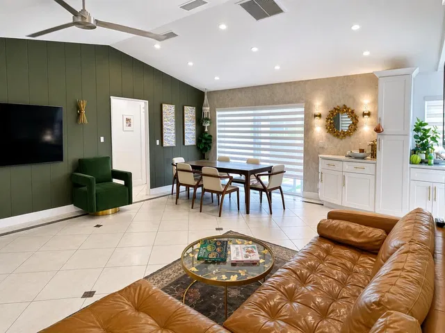 Residence photo 2