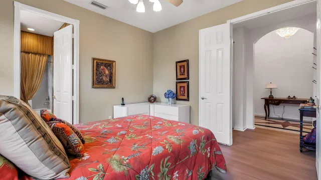 Residence photo 22