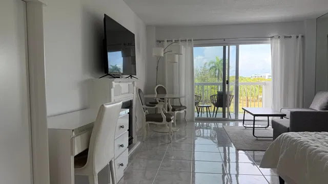 2600 N Flagler Unit 413 photo 2