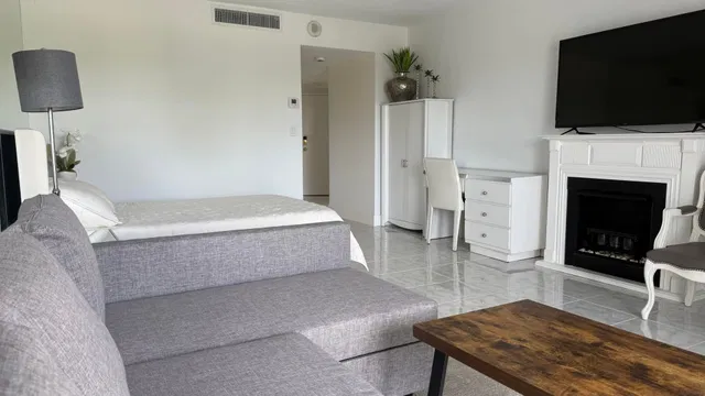 2600 N Flagler Unit 413 photo 3