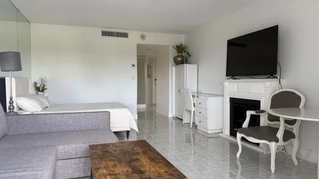 2600 N Flagler Unit 413 photo 6