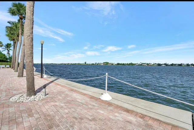 2600 N Flagler Unit 413 photo 20