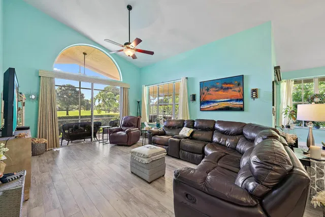Eastpointe Country Club Residence photo 5