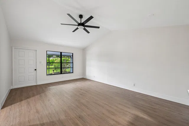 Residence photo 8