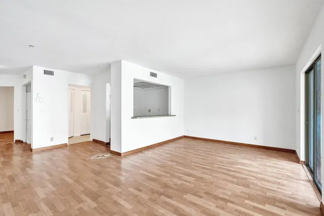 Unit 304 photo 14