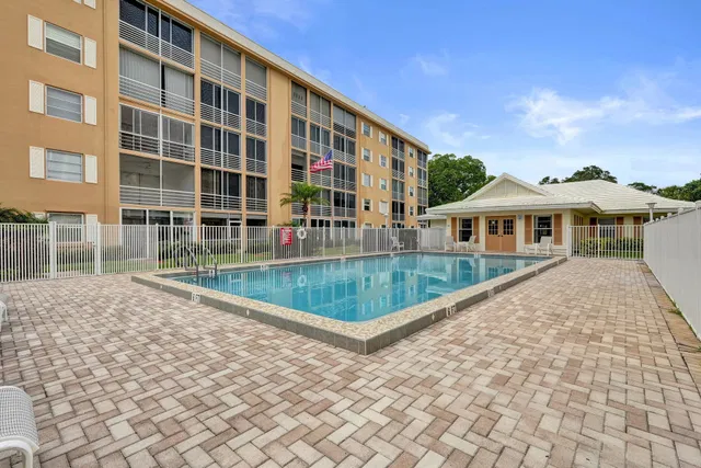 Unit 304 photo 23